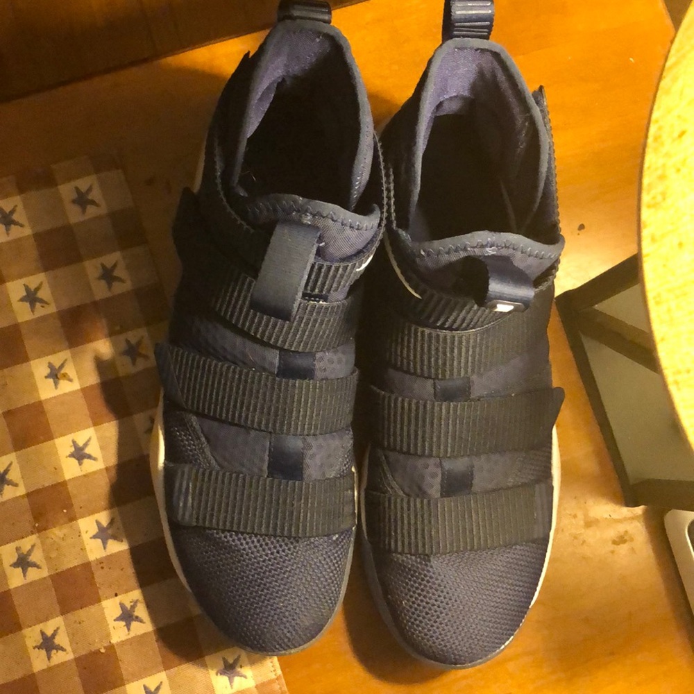 Navy blue,  Men’s Nike Lebron Soldier X1